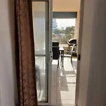 Дом отдыха Seafront 3 Bedroom Semi-villa With An Outstanding Seaview Сент-Полс-Бей