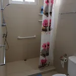 Дом отдыха Seafront 3 Bedroom Semi-villa With An Outstanding Seaview Сент-Полс-Бей