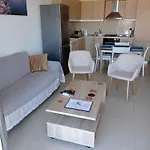 Дом отдыха Seafront 3 Bedroom Semi-villa With An Outstanding Seaview *