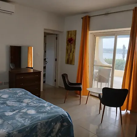 Seafront Semi-villa With The Seaview * セント・ポールズ・ベイ