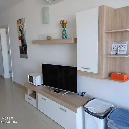 Seafront Semi-villa With The Seaview セント・ポールズ・ベイ