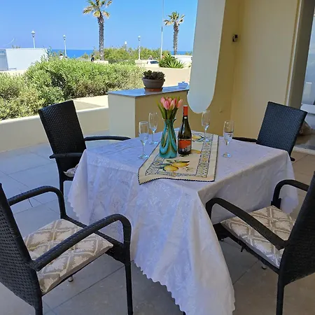 Seafront Semi-villa With The Seaview セント・ポールズ・ベイ