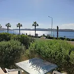Vakantiehuis Seafront 3 Bedroom Semi-villa With An Outstanding Seaview *