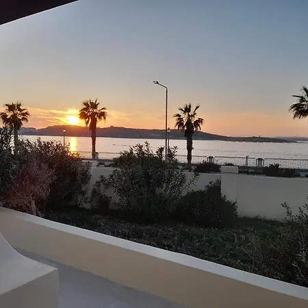 Seafront Semi-villa With The Seaview بيت للعطل