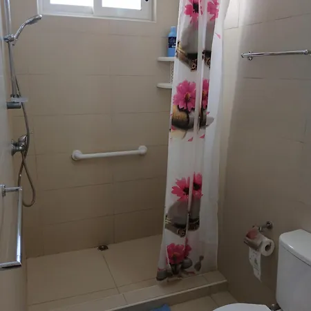 度假居 Seafront 3 Bedroom Villa With A Stunning Seaview 圣保罗湾城