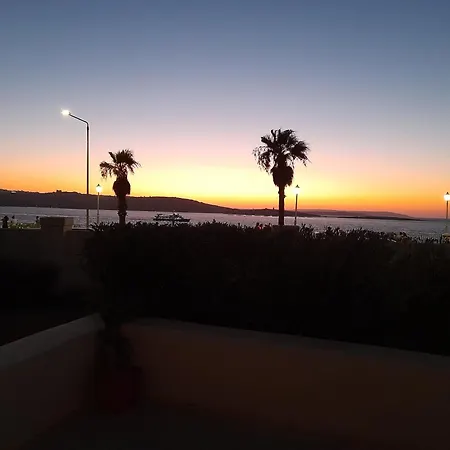 Seafront Semi-villa With The Seaview * خليج سانت بول