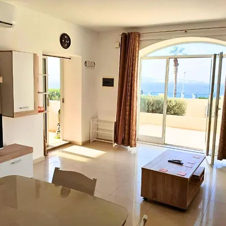 Seafront Semi-villa With The Seaview بيت للعطل