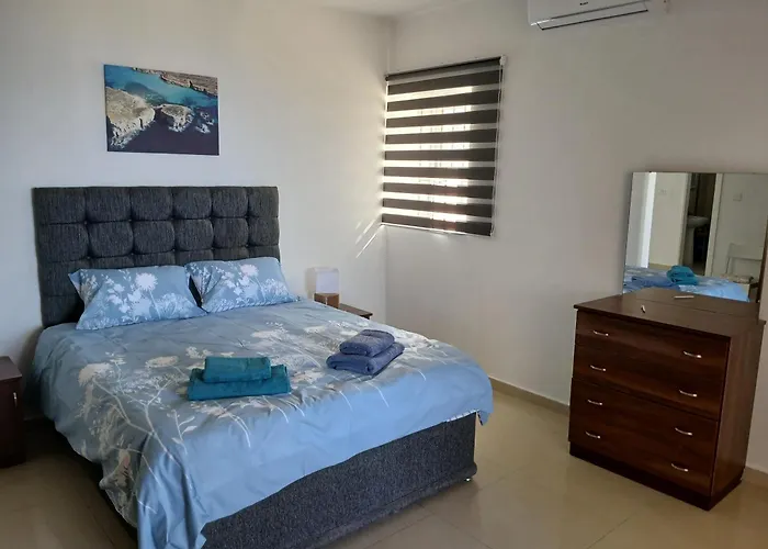 Semesterbostad Seafront Semi-villa With An Outstanding Seaview