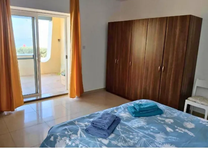 Seafront Semi-villa With An Outstanding Seaview Semesterbostad *