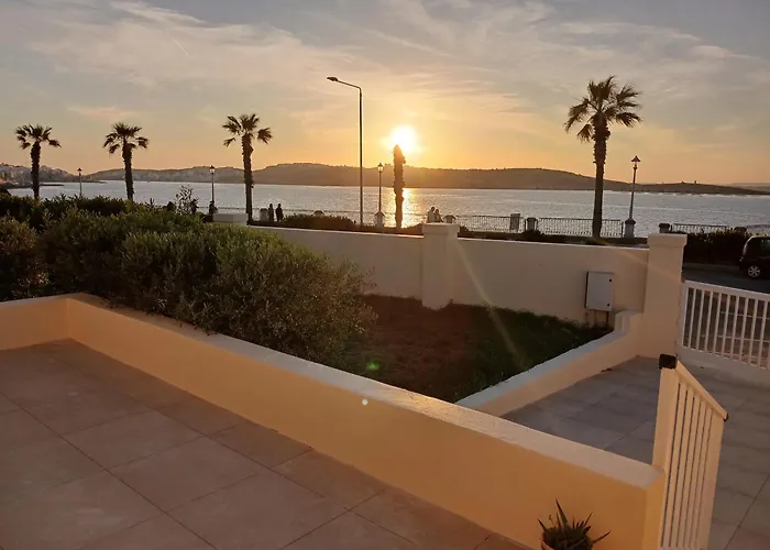 Semesterbostad Seafront Semi-villa With An Outstanding Seaview St. Paul's Bay