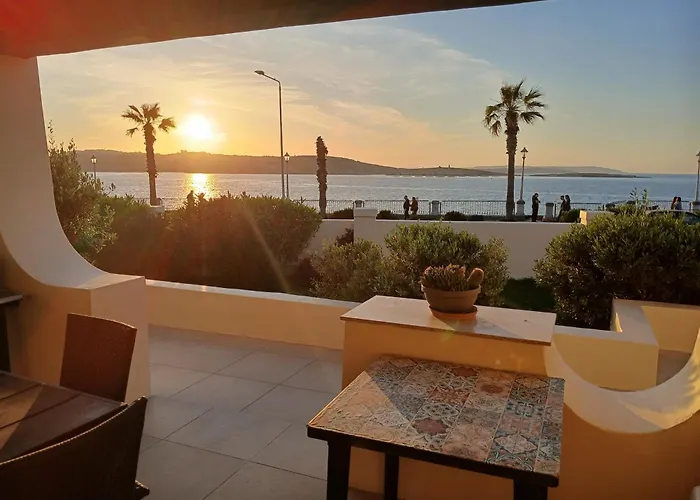 Seafront Semi-villa With An Outstanding Seaview Semesterbostad