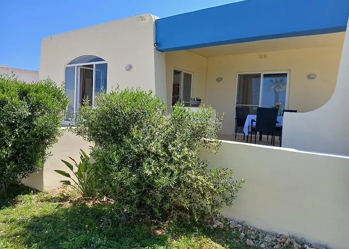 Semesterbostad Seafront Semi-villa With An Outstanding Seaview *