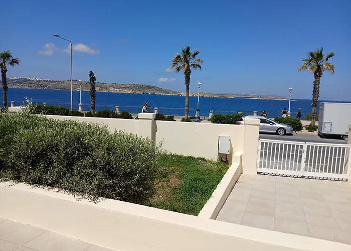 Seafront Semi-villa With An Outstanding Seaview *