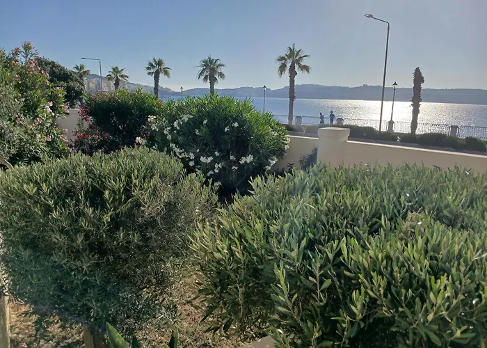 Semesterbostad Seafront Semi-villa With An Outstanding Seaview St. Paul's Bay