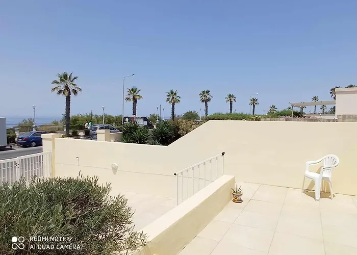 Seafront Semi-villa With An Outstanding Seaview Semesterbostad