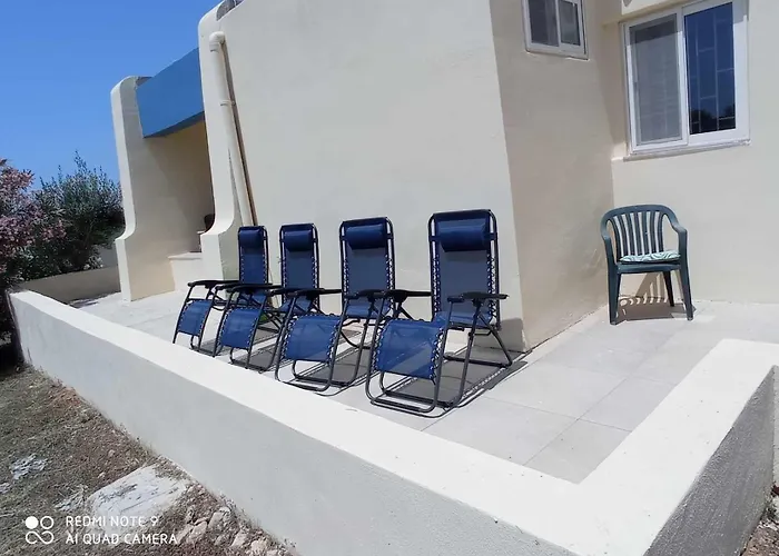 Seafront Semi-villa With An Outstanding Seaview Semesterbostad