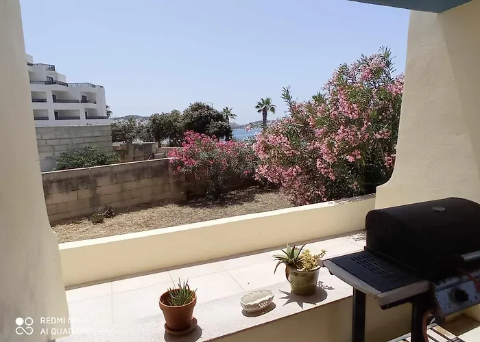 Semesterbostad Seafront Semi-villa With An Outstanding Seaview St. Paul's Bay