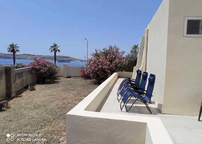 Seafront Semi-villa With An Outstanding Seaview