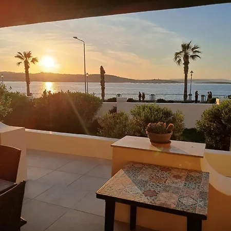 Seafront 3 Bedroom Villa With A Stunning Seaview בית נופש
