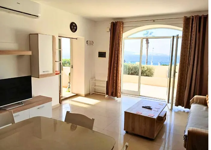 Seafront Semi-villa With An Outstanding Seaview Ferienhaus