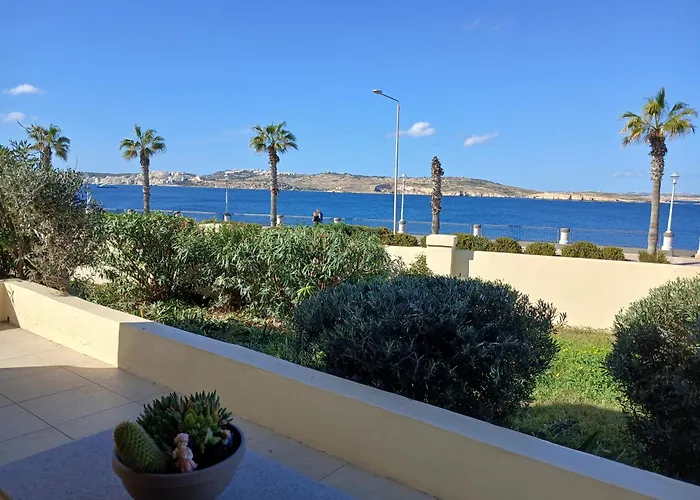 Seafront Semi-villa With An Outstanding Seaview